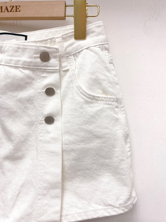 白側鈕短牛仔裙褲